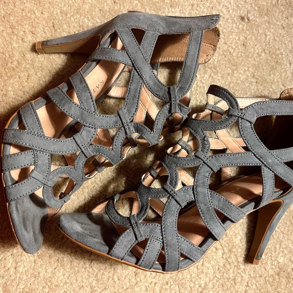 Grey heels - Picture 2 of 2